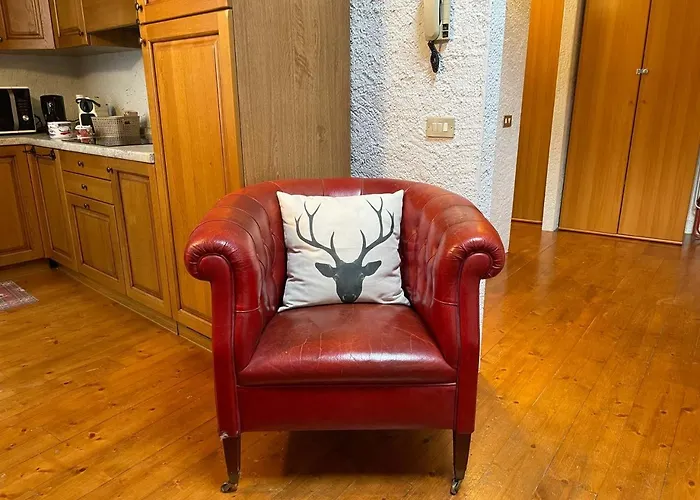 Apartment Cristian Castello - La Poltrona Rossa *